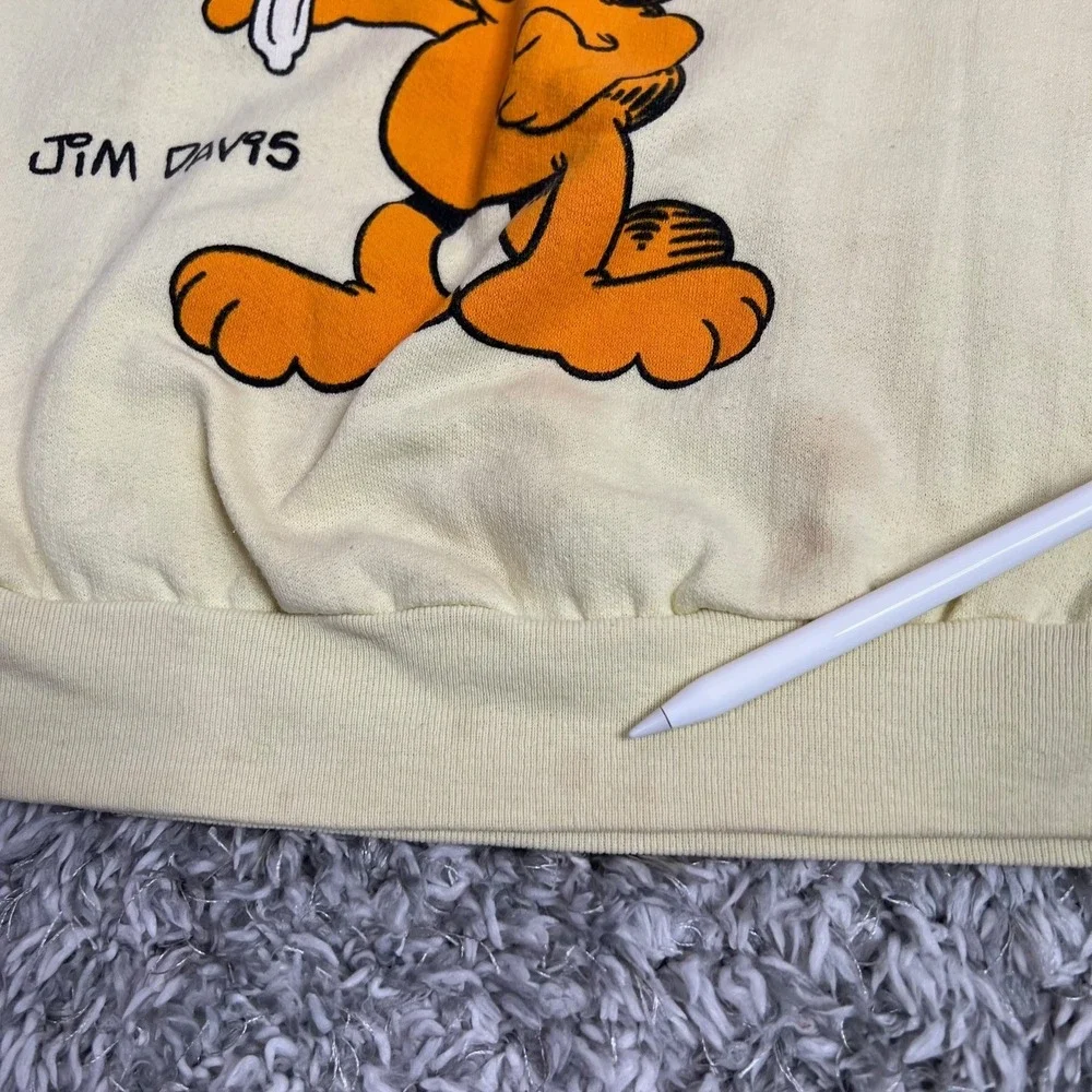 Vintage Garfield Sweatshirt M Yellow Hard To‎ Be Humble Comic Crewneck 70s